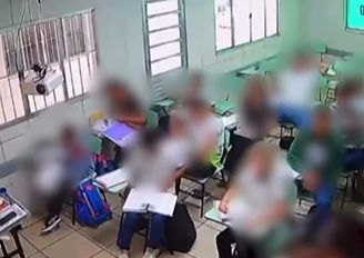 Durante aula, Professor compara aluno negro a macaco e é demitido Durante aula, Professor compara aluno negro a macaco e é demitido
