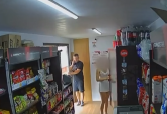 Vídeo: homem é investigado por importunação sexual contra adolescente de 14 anos Vídeo: homem é investigado por importunação sexual contra adolescente de 14 anos