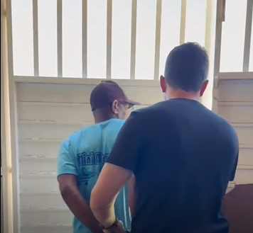 Foragido da Justiça da Bahia por homicídi0 é preso na Praia do Abaís, em Estância Foragido da Justiça da Bahia por homicídi0 é preso na Praia do Abaís, em Estância