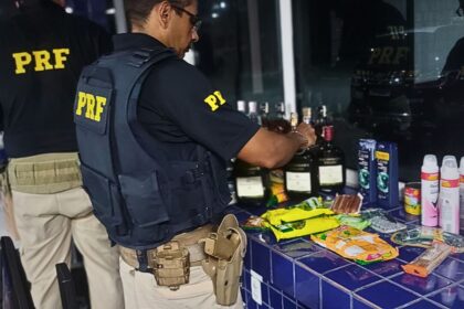 PRF intercepta trio suspeito de furtos em série no comércio de Aracaju