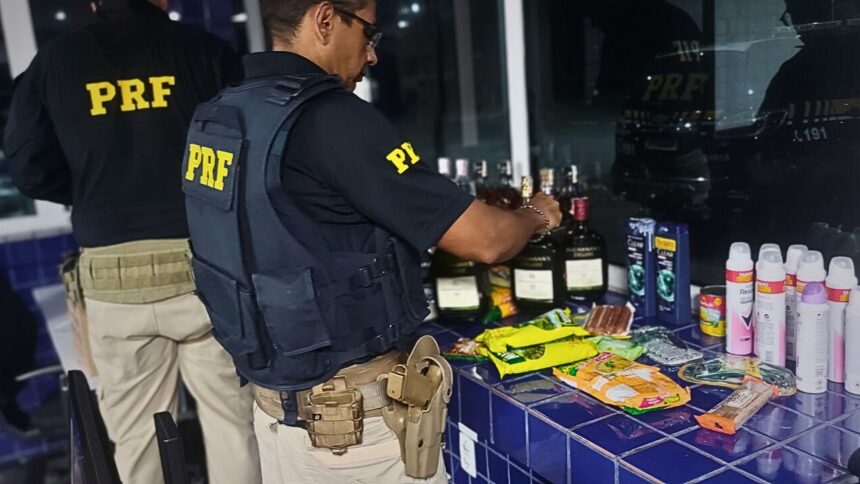 PRF intercepta trio suspeito de furtos em série no comércio de Aracaju PRF intercepta trio suspeito de furtos em série no comércio de Aracaju