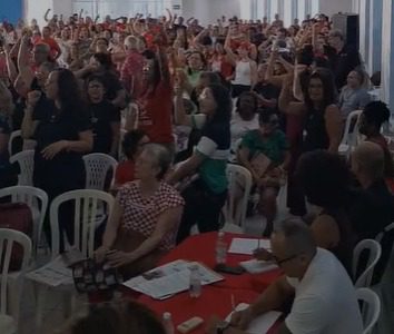 Professores da rede estadual de Sergipe aprovam greve por tempo indeterminado a partir de 9 de março