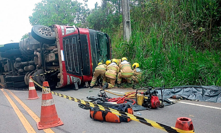Carga é saqueada após acidente na SE-282 entre Estância e Boquim