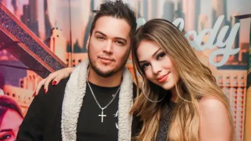 Pai de Melody tem carro danificado por ex-namorada Pai de Melody tem carro danificado por ex-namorada