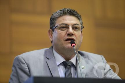 Deputado do MT admite que empresa própria venceu licitação sem perceber que microfone estava ligado
