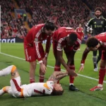 Jogador tem dedo parcialmente decapitad0 em jogo decisivo da Champions League