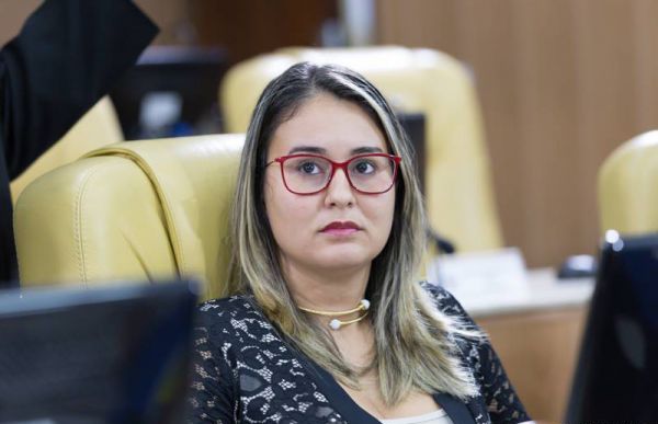 Justiça por Zico: suspeito de matar cachorro com golpe de facão segue com tornozeleira eletrônica; veja também o depoimento da deputada e ativista Kitty Lima sobre o caso Justiça por Zico: suspeito de matar cachorro com golpe de facão segue com tornozeleira eletrônica; veja também o depoimento da deputada e ativista Kitty Lima sobre o caso