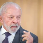 Lula cita preocupação com possível invasão estrangeira em discurso no Palácio do Planalto