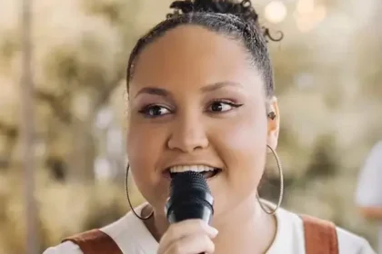 Cantora gospel m0rre após acidente em brinquedo de parque de diversões em MG