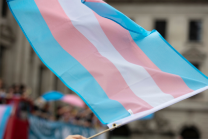 Município do MS sanciona lei que proíbe mulheres trans de utilizarem banheiros femininos