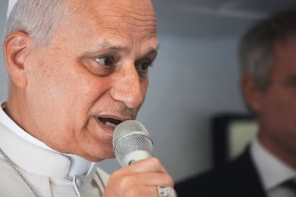 Papa Leão XIV descarta formalização do casamento entre pessoas do mesmo sexo