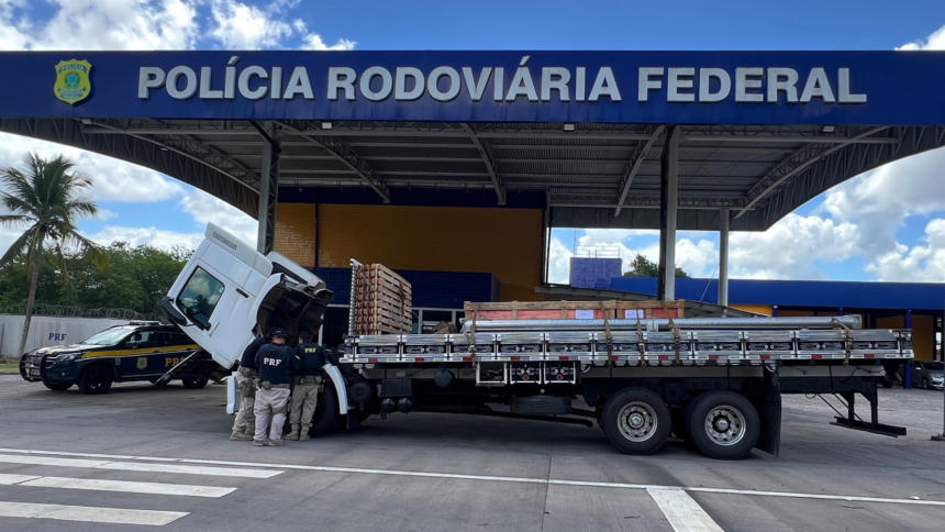 PRF recupera caminhão adulterado com restrição judicial na BR-101 em Sergipe