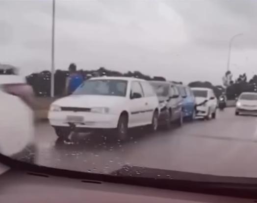 Engavetamento ocorre em ponte que liga Aracaju e Socorro Engavetamento ocorre em ponte que liga Aracaju e Socorro