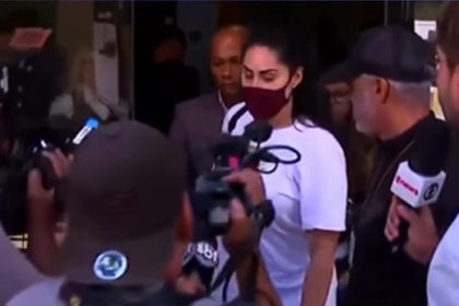 Mãe de Henry se entrega na polícia