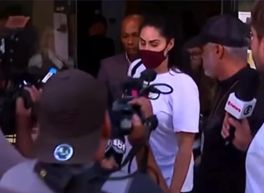Mãe de Henry se entrega na polícia