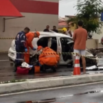 Veículo capota em Avenida de Aracaju