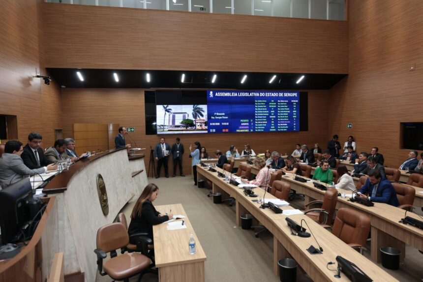 Alese aprova reajuste salarial de 7% para servidores e cria gratificação por desempenho em Sergipe Alese aprova reajuste salarial de 7% para servidores e cria gratificação por desempenho em Sergipe