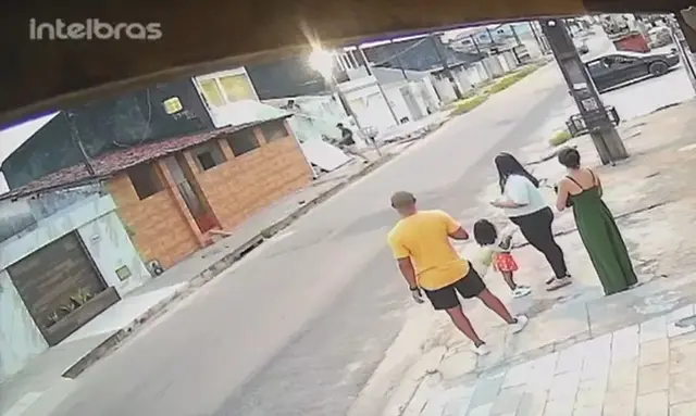 Criança de 3 anos m0rre após muro desabar, enquanto brincava na calçada em João Pessoa
