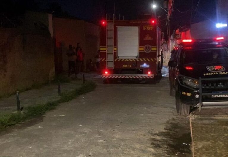 Homem em surto psiquiátrico ateia fogo em residência na Zona Norte de Aracaju
