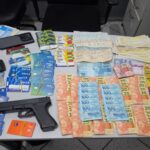 Suspeito de praticar agiotagem é preso portando dezenas de cartões do Bolsa Família