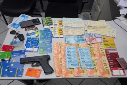 Suspeito de praticar agiotagem é preso portando dezenas de cartões do Bolsa Família