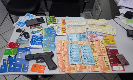 Suspeito de praticar agiotagem é preso portando dezenas de cartões do Bolsa Família