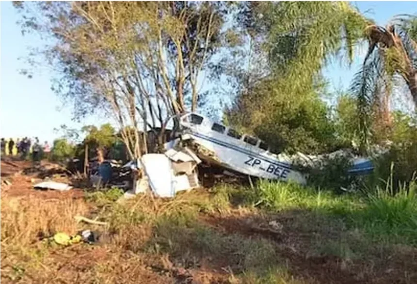 Avião com carga milionária cai no Paraguai e tem parte do dinheiro saqueada Avião com carga milionária cai no Paraguai e tem parte do dinheiro saqueada