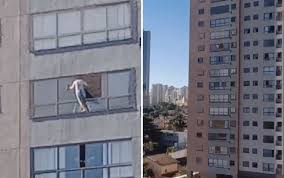 Mulher é flagrada limpando janela pelo lado de fora no 10º andar em Goiânia