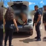 “Velha desgraçad4, você vai m0rrer”: filho tenta matar mãe estrangulada na frente de criança e acaba preso