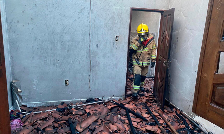 Incêndio atinge residência no Mosqueiro e mobiliza bombeiros