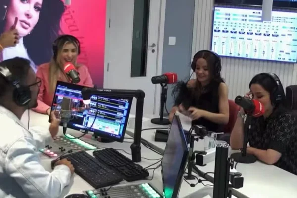 Maiara e Maraisa se desentendem durante programa ao vivo em SP Maiara e Maraisa se desentendem durante programa ao vivo em SP