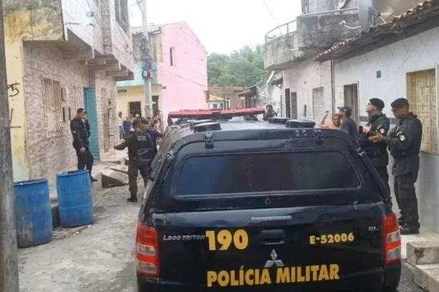 Mulher é encontrada morta dentro de casa em Aracaju