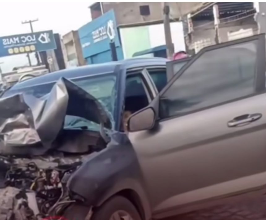 Colisão entre carro e caçamba deixa feridos na SE-270, em Lagarto Colisão entre carro e caçamba deixa feridos na SE-270, em Lagarto