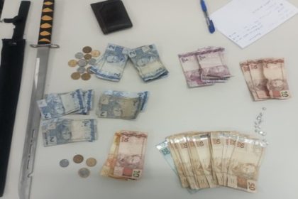 Mulher é presa após furtar mochila de trabalhador da limpeza na Orla de Atalaia