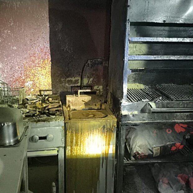 Incêndio atinge restaurante na Asa Sul e mobiliza bombeiros durante a madrugada Incêndio atinge restaurante na Asa Sul e mobiliza bombeiros durante a madrugada