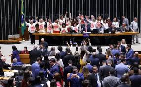 Fim da escala 6×1: proposta é aprovada na Câmara dos Deputados