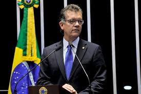 Laércio Oliveira critica decisão do governo de manter teto do Simples Nacional sem reajuste