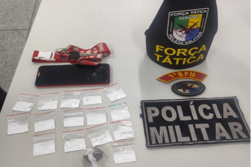 Homem é preso com drogas e motocicleta roubada no bairro 17 de Março, em Aracaju Homem é preso com drogas e motocicleta roubada no bairro 17 de Março, em Aracaju