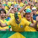Coração de torcedor sofre mesmo? Especialista explica o que acontece no organismo durante uma partida decisiva