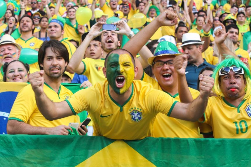 Coração de torcedor sofre mesmo? Especialista explica o que acontece no organismo durante uma partida decisiva