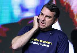 Flávio Bolsonaro diz ter sido ameaçado por Lula e aciona STF