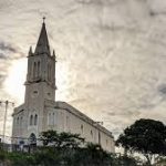Imagem gigante de Santo Antônio começa a ser instalada na Colina de Santo Antônio, em Aracaju