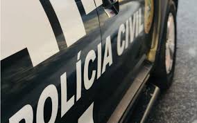 Mulher é presa suspeita de atacar companheiro de 80 anos com golpes de facão enquanto ele dormia