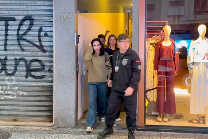 Operação Tela Falsa prende mulher acusada de aplicar golpe de R$ 2 milhões no Rio de Janeiro