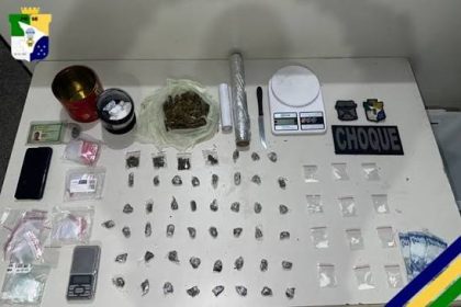 Suspeito de tráfico é preso com drogas durante patrulhamento na Coroa do Meio, em Aracaju