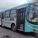 Roda de ônibus se desprende de veículo e atinge carro de passeio em Aracaju