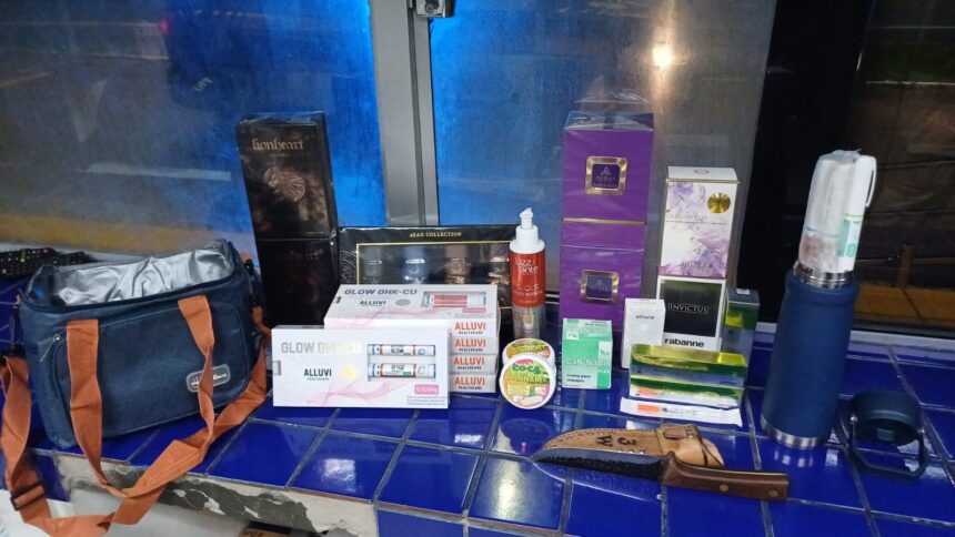 PRF apreende medicamentos irregulares e produtos importados durante abordagem em Cristinápolis