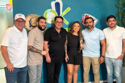Liene Show assina contrato com a OK! Promo e compartilha momento nas redes sociais
