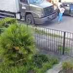 Mulher tenta fugir de assalto e é atropelada por caminhão em Pernambuco