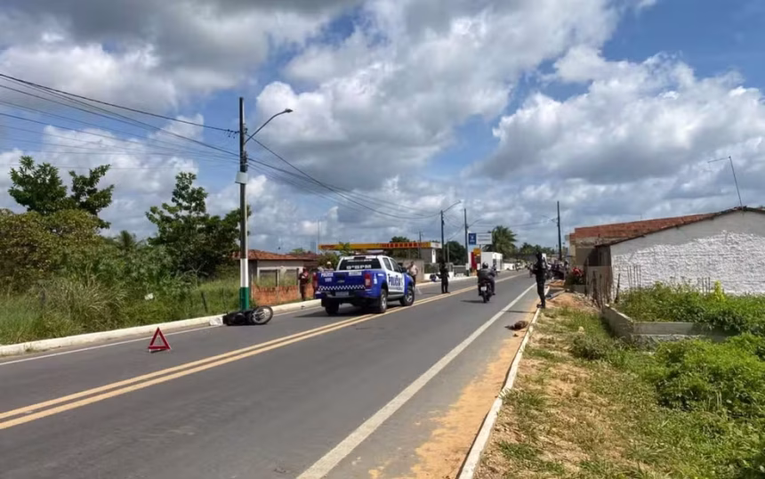 Motociclista m0rre após perder o controle da moto e bater em estrutura de ferro em Capela